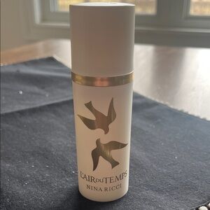 Nina Ricci White and Gold L'Air du Temps Bottle.Volume unknown, 3 sprays missing